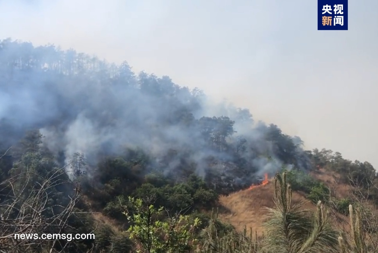 Mountain fire breaks out in Haidong Town, Dali, Yunnan